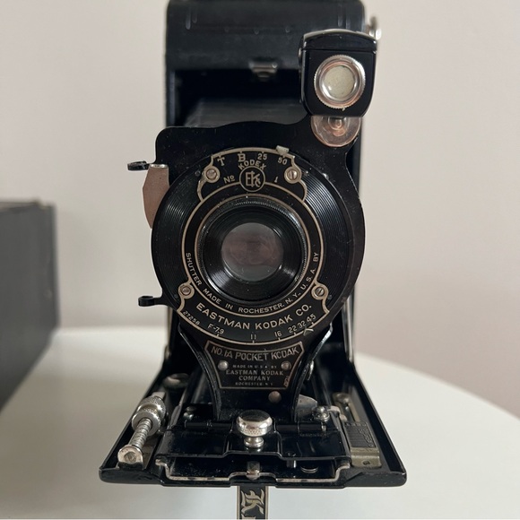 Kodak Black Vintage Camera - Picture 2 of 9